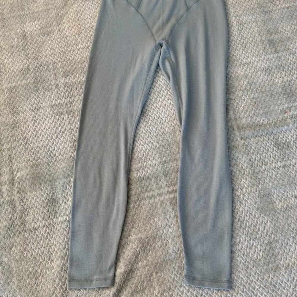 Fabletics Active Set Aqua - Picture 6 of 11
